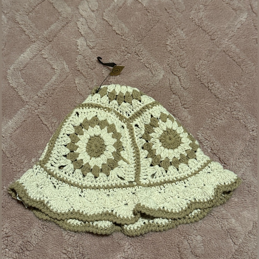Coffee and cream, crochet bucket hat! NEW with TAGS!